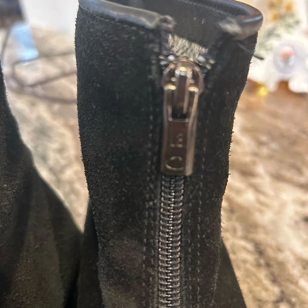 La CANADIENNE Black suede Ankle Boot, 6.5, soft lining. Has wear/stains but GUC - Picture 2 of 11